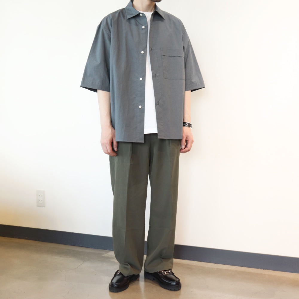 STILL BY HAND(スティル バイ ハンド)コットンギャバジン ワンタックストレートパンツ