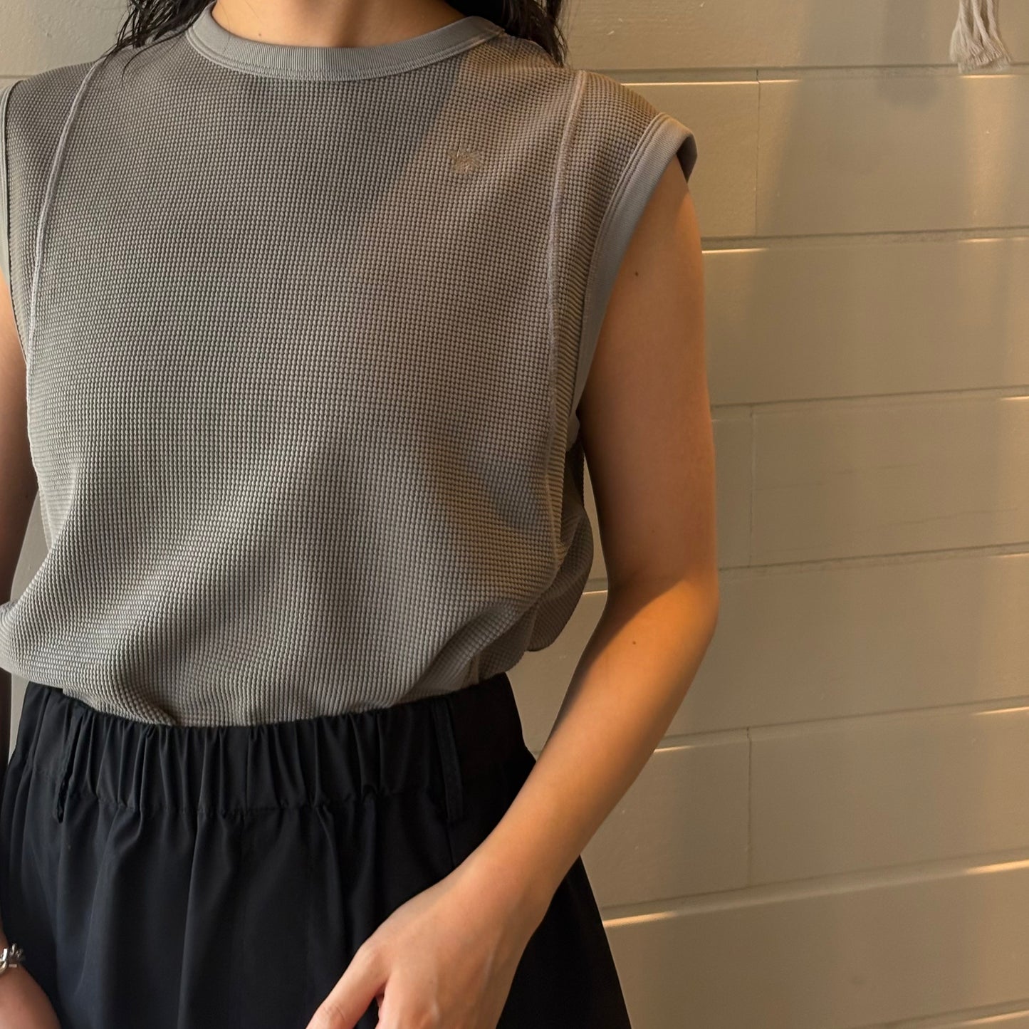 Goldwin(ゴールドウィン)レディース Mesh waffle sleeveless　メッシュワッフルスリーブレス"26SS" 【GLW66150】