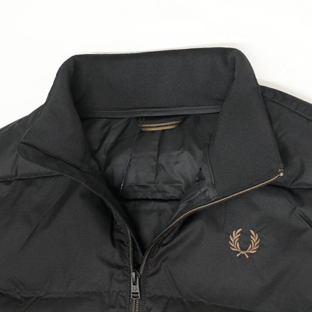 FRED PERRY(フレッドペリー)MENS Insulated Gilet ナイロンリップストップ 中綿ベスト【J8522】