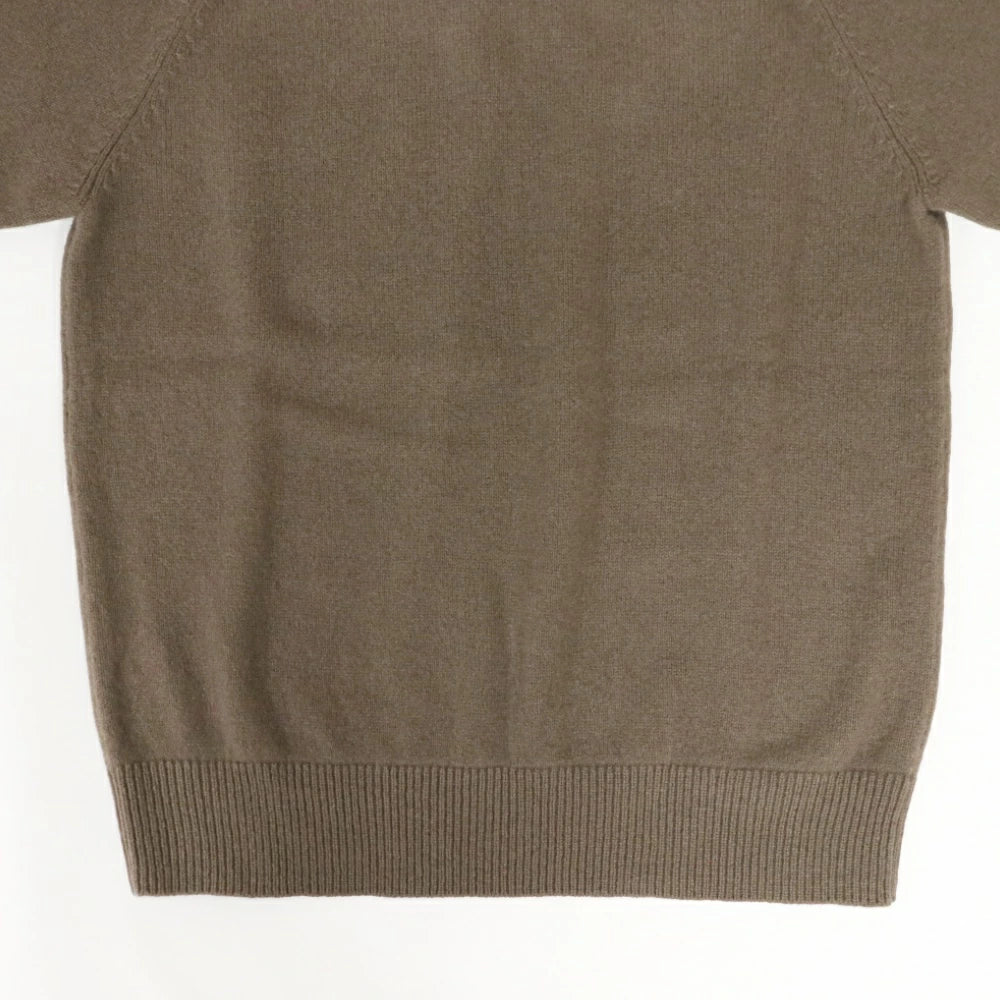 comm.arch.(コムアーチ)メンズ HAND FREMED SADDLE B.B ハンドフレーム ラムウール クルーネックセーター"25AW"