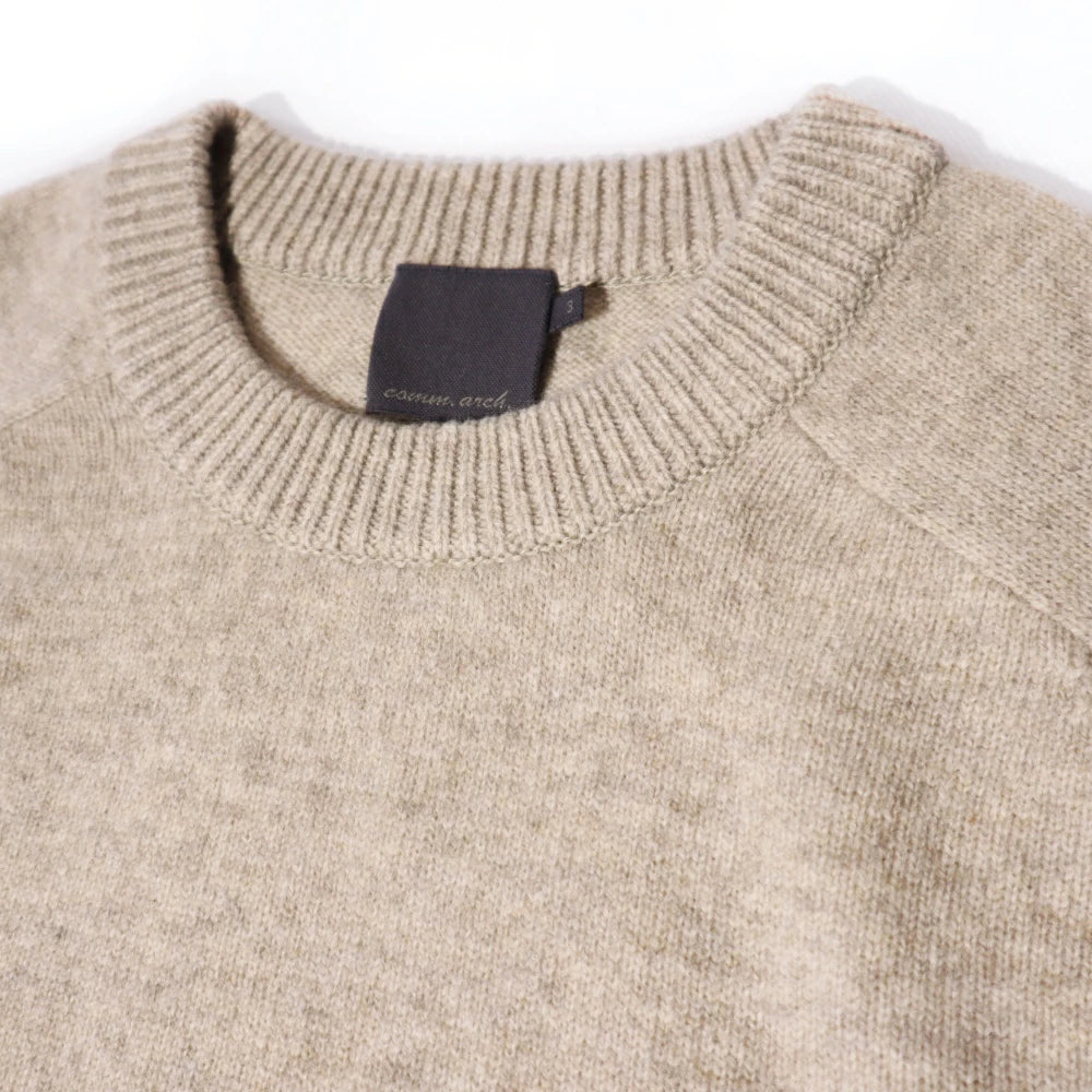 comm.arch.(コムアーチ)メンズ HAND FREMED SADDLE B.B ハンドフレーム ラムウール クルーネックセーター"25AW"