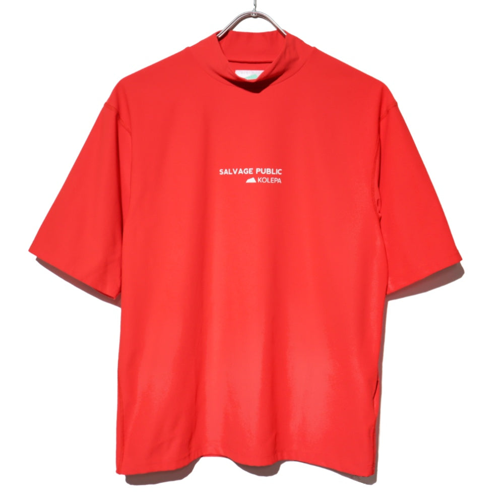 SALVAGE PUBLIC Kolepa(サルベージ パブリック コレパ)SURF Mockneck Shortsleeve(Kolepa Stamp) ブランドロゴ プリント モックネックTシャツ